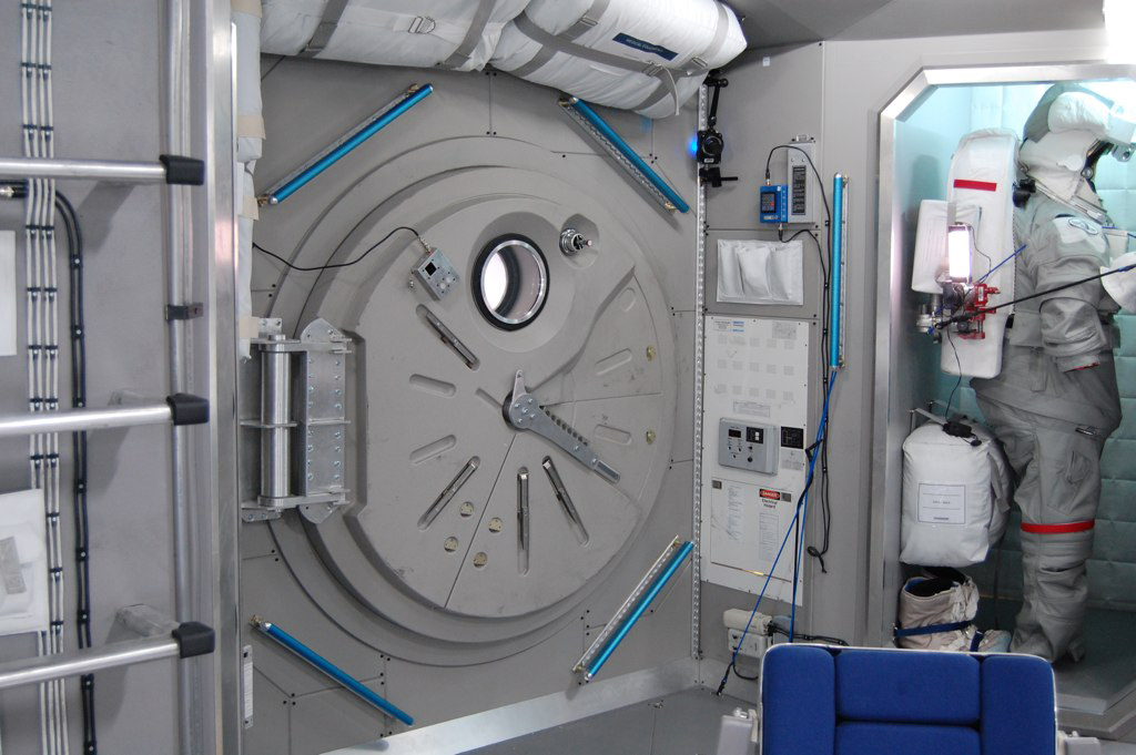 Int. Airlock