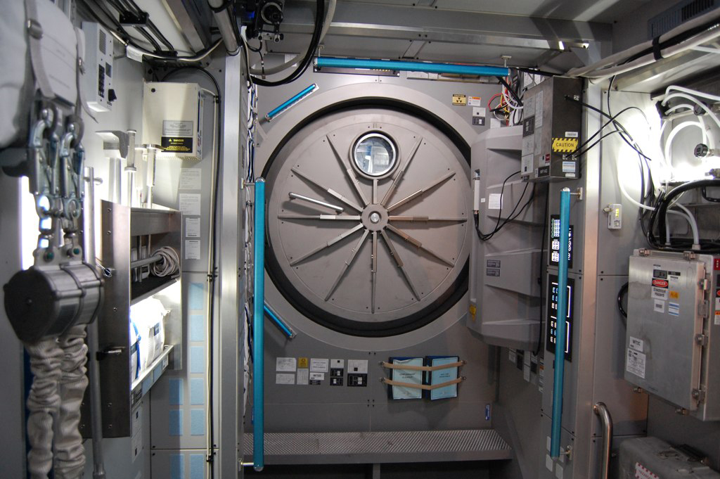 Int. Airlock
