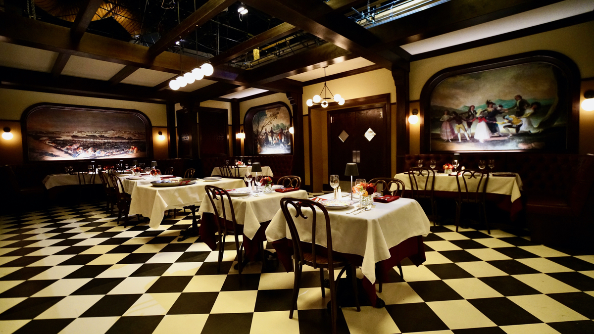 Int. Red's Restaurant